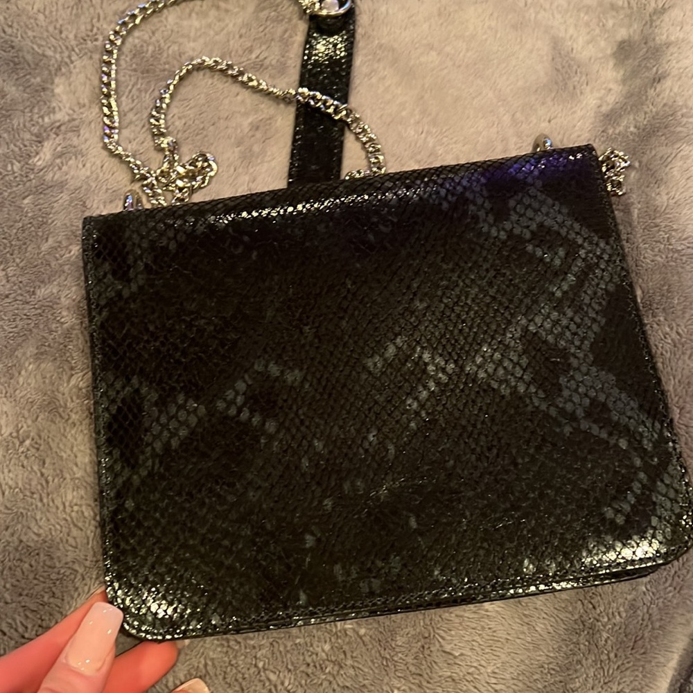 Adorable snakeskin print bag! - Picture 5 of 5